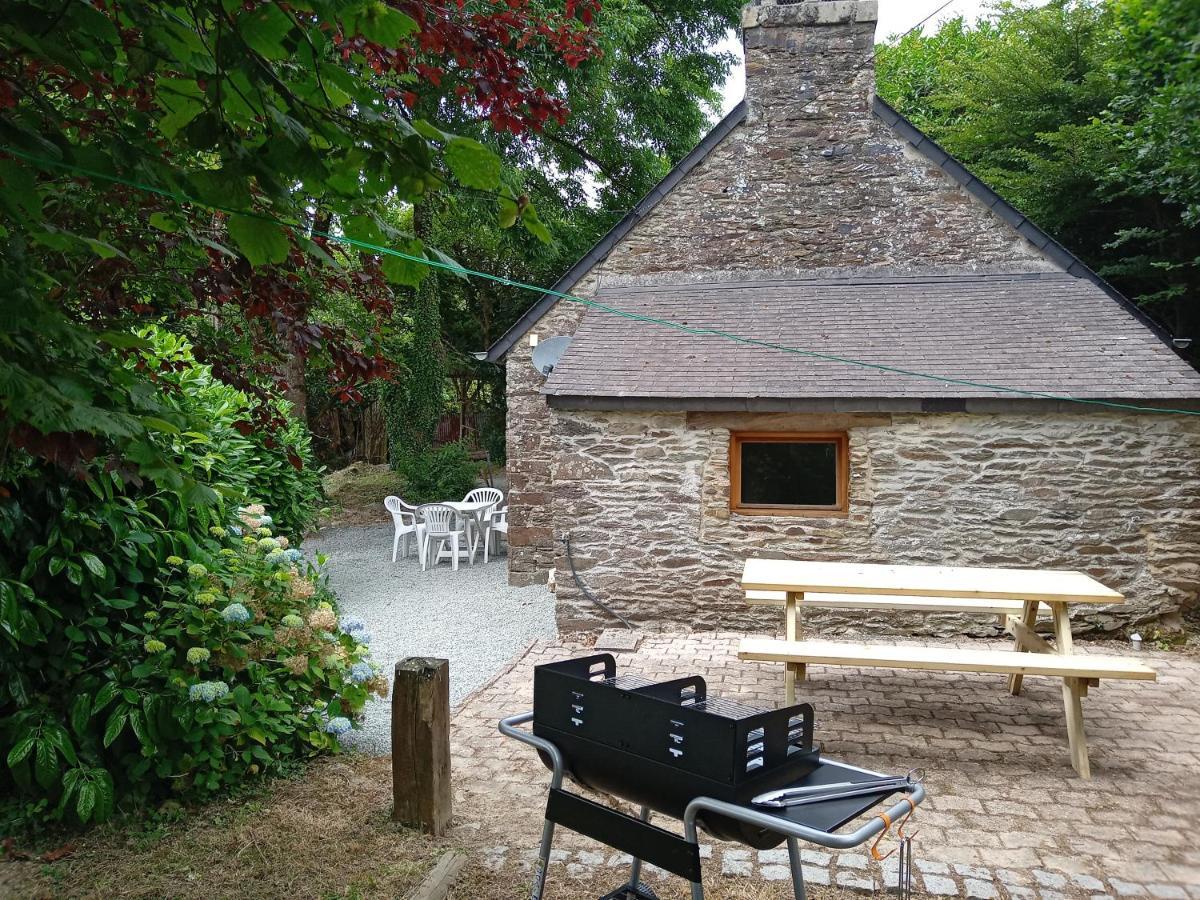 Character Breton Cottage Carhaix-Plouguer Exterior foto